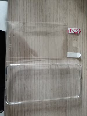 买了一个小米6的手机壳，手机壳很通透。 大小合适，安装上去，很贴合机身，手感不错