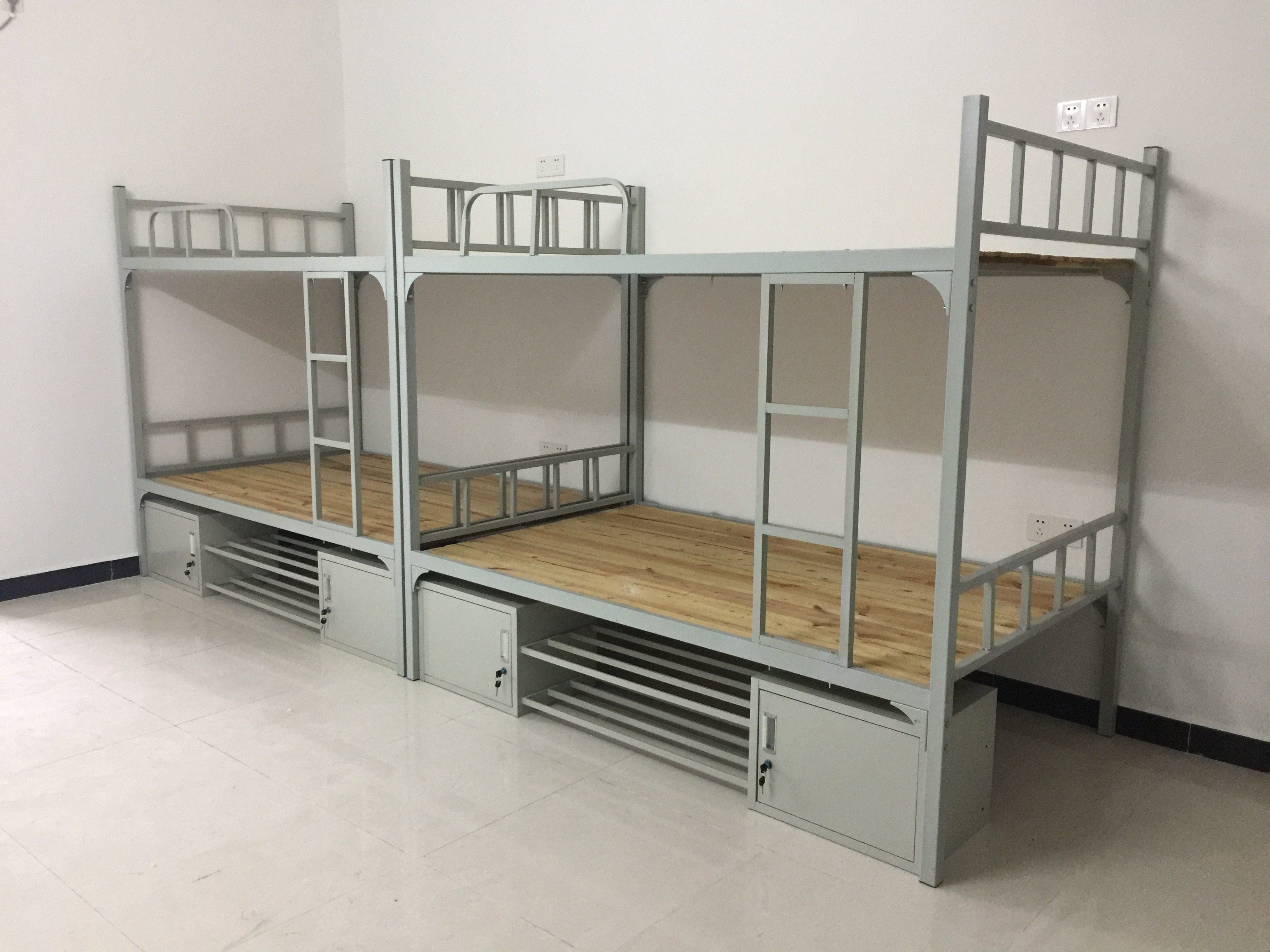 最开始看中了这家床安装比较简单,省事 看起来也很稳固的样子,上下铺