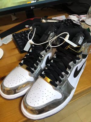 鞋子很棒无色差，皮质很好，摸起来也很光滑，应该是正品的