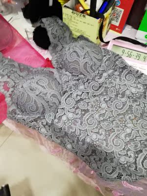 跟专柜上买的有差距，这个质量有点小贵，商标撕了就不退了