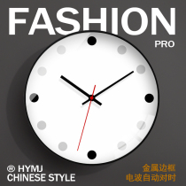 Creative atmospheric clock wall clock living room modern minimalist 2022 home fashion personality black and white wall hanging clock