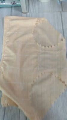 打开看了下，还可以，不过内裤太小了，建议不要买套装的，有种小孩子穿的感觉