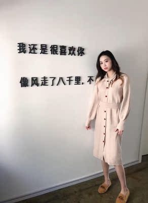 小香风格很喜欢 上身气质大方 看起来高大上 尝试一下小清新色 上身效果显瘦显白 不会臃肿 码数刚刚好 质量非常好厚实 做工精细