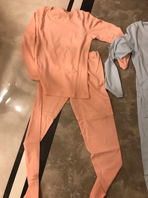 老客，老客老客，真的是老客了。买了几年了，从没失望过。很喜欢这个牌子，性价比很高，穿着不比某些品牌差。面料非常舒服，卖家发货很快，东西很正，孩子大了都穿这牌子。很满意，每次在她家买东西都是愉快的购物体验！