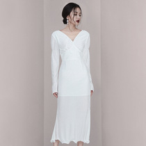 French retro dress lazy white V collar slim slim long sleeve early autumn new French niche dress women