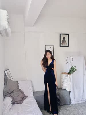 裙子很漂亮,上身效果很好很显身材,我167,95斤穿了正合适,面料挺舒服的,亲肤不扎。很喜欢,小性感呢 裙子很漂亮,上身效果很好很显身材,我167,95斤穿了正合适,面料挺舒服的,亲肤不扎。很喜欢,小性感呢