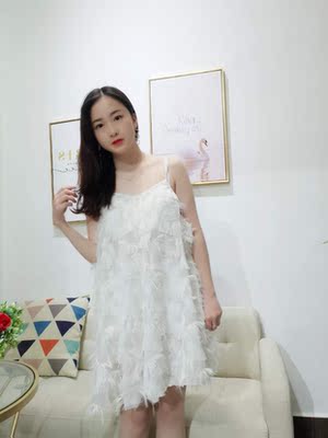 泳衣质量挺好的，感觉穿起来好仙呀哈哈哈，后背很好看，做工各方面都挺不错的，我很满意