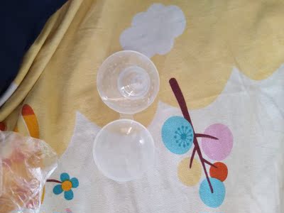 因乳头内陷宝宝吃奶含不上，好着急，闺蜜推荐我买这款乳头保护罩，奶嘴比较柔软，宝贝吸起来一点不费力，宝宝吸得可欢了，妈妈也没有不舒适感，宝宝用着也不排斥，很容易清洁。终于解决了宝宝的吃奶难题，心里不知道多高兴，值得推荐给乳头短小的宝妈使用。