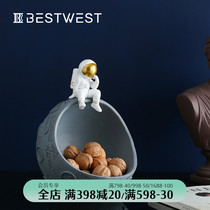 Creative astronaut porch key storage ornaments Nordic home desktop soft decoration wine cabinet astronaut fruit plate
