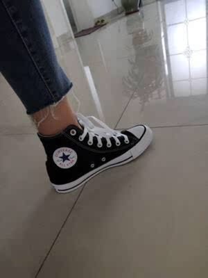 鞋子款式还不错，脚感很舒适，透气，鞋底很软，防滑耐磨，喜欢！