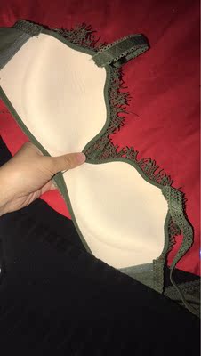 这款内衣挺聚拢的，小胸美眉的福音，哈哈，穿着舒服，不会勒着难受，质量也挺好，价格合理，好评