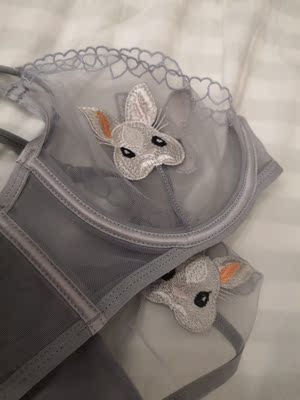 做工好,没有线头,面料柔软舒适,确实只有一层,夏天必买系列,兔子的胡须是立体的哦😊刺绣部位不扎 做工好,没有线头,面料柔软舒适,确实只有一层,夏天必买系列,兔子的胡须是立体的哦😊刺绣部位不扎