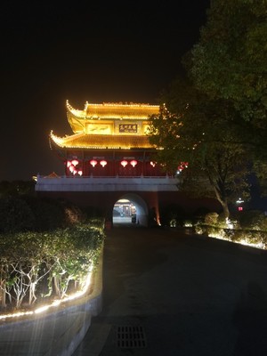 买小了,薄薄的一层适合夏天穿 买小了,薄薄的一层适合夏天穿