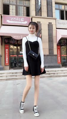 收到几天了，无色差，裙子布料弹性很好，试穿了一下搭配白色打底不要太好看，天冷点可以搭配外套穿上也挺漂亮的，好看物流很给力，快递小哥很热情也周到，给送到家门口，辛苦啦。