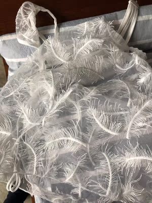 宝贝收到了，衣衣的质量比想象中要好很多，不是那种一次性的，性价比很高赞赞哒