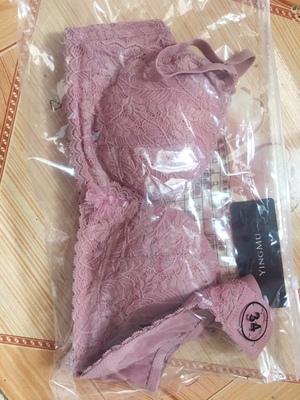 随便上身试了下,很舒适,性感,蕾丝不是差的那种,很满意,推荐 随便上身试了下,很舒适,性感,蕾丝不是差的那种,很满意,推荐