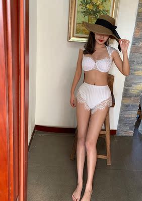 这套白色的好仙 打算去泡温泉或者国外度假啦 好看 美背的设计不错 显得腿长 好喜欢这家店的衣服