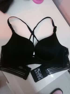 内衣收到了,质量不错很聚拢,大小码数也很合适。这个款式也很漂亮。后边的美背是交叉的也很好看。性价比还高。有需要的可以来看看。 内衣收到了,质量不错很聚拢,大小码数也很合适。这个款式也很漂亮。后边的美背是交叉的也很好看。性价比还高。有需要的可以来看看。