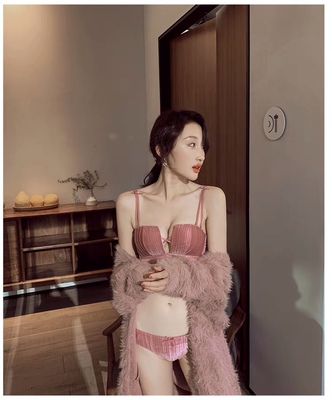 款式好看 洗过不掉色 还不错