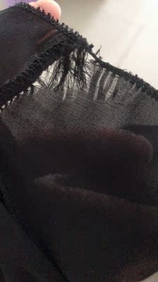 完全宽松的状态下穿一次就开线脱丝了 完全宽松的状态下穿一次就开线脱丝了