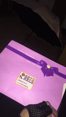 包装的很精致,一开始很惊喜,卖家还特意有小卡片提醒,很贴心 包装的很精致,一开始很惊喜,卖家还特意有小卡片提醒,很贴心