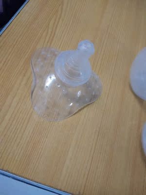 宝贝特别好使，用了2天后乳头就出来了，宝宝就能喝上奶了，感谢商家帮了大忙