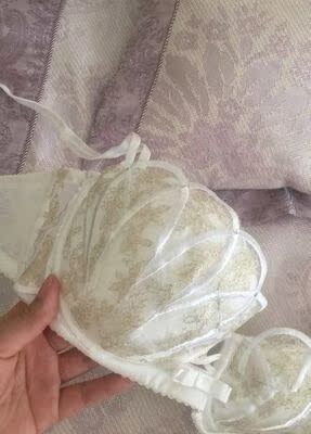 样子挺好看的，质量很好哇，穿着也很舒服，不会觉得勒，聚拢的效果也超棒