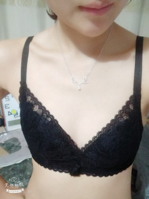 内衣设计很性感,我很喜欢,料子舒服,无钢圈,很柔软,聚拢效果好,穿着很舒服,性价比高,值得购买 内衣设计很性感,我很喜欢,料子舒服,无钢圈,很柔软,聚拢效果好,穿着很舒服,性价比高,值得购买