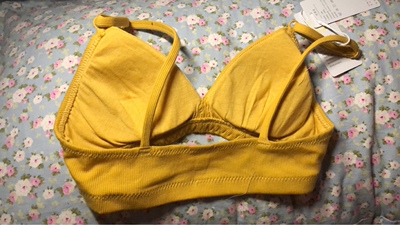 说实话这种内衣看着挺好看的，也适合小胸妹纸，但是穿起来没有想象那么舒服，面料质量和面料手感都很一般，不是特别柔软那种，而且肩带比较不舒服，但是整体很轻薄。穿和脱有点麻烦，容易拉扯，担心会变形。