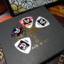 Japanese-produced Aria Aria electric wood folk guitar bass picks Net red Kumamoto bear model sweep string triangle