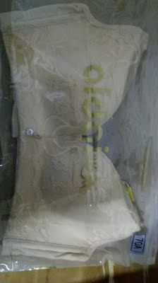 内衣有些薄，不是上薄下厚型的