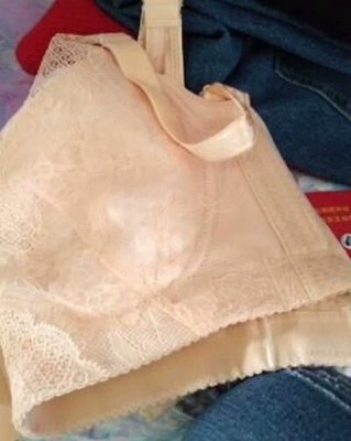 内衣质量不错，大小合适穿上显的胸小了不少，颜色很正，跟店家描述一样没有色差，包装很隐蔽？发货速度快好评