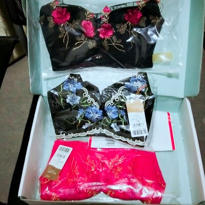 收到快递时,让我很无语,包装袋子烂的…… 然后盒子也扁了。这块不满意! 一起拍了3件,质量和态度很好,一开始在担心大小问题,然后给推荐的码也合适,也很有耐心。这个要给5星 收到快递时,让我很无语,包装袋子烂的…… 然后盒子也扁了。这块不满意! 一起拍了3件,质量和态度很好,一开始在担心大小问题,然后给推荐的码也合适,也很有耐心。这个要给5星