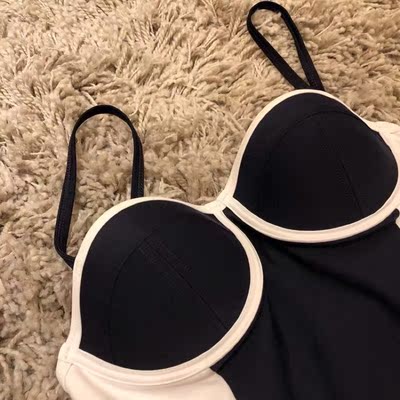 泳衣收到了，质量非常好，面料比较有弹性，穿着很舒服也很显身材，携带方便，而且很有设计感不容易撞款，小性感啊！