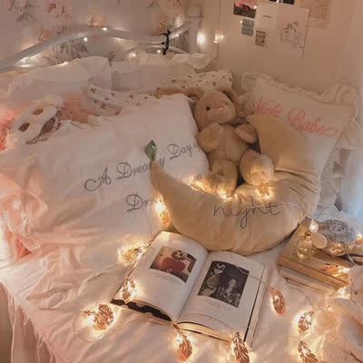 后背上的丝带是白色的 个人觉得不咋好看 还有千万不要相信客服的鬼话 他建议我拍L 还好让他发的M码 我170 107 M码腰上略肥 差不多合适 参考 不想晒图 任性! 后背上的丝带是白色的 个人觉得不咋好看 还有千万不要相信客服的鬼话 他建议我拍L 还好让他发的M码 我170 107 M码腰上略肥 差不多合适 参考 不想晒图 任性!