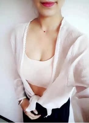 卖家服务态度好发货快价格实惠说实话想丰胸的姐妹们选这个产品没错，我推荐给你们坚持使用还是看得到效果的，买了这个产品后，我每天都在坚持使用，现在已经能看的出很明显的变化了，胸部和之前相比增大了很多，看起来真是挺拔了很多，而且皮肤还变白了，比以前光滑细腻了不少，,质量很好,物流快,包装很好,温和不刺激,没有副作用，很喜欢