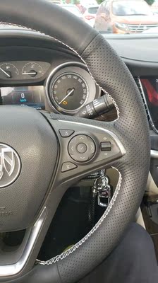 我发誓这是我干过最憋屈的事情了，人在车里缝，群众路边笑。。。手感不错，选的白线可能一段时间以后就很脏了，最后两边我收得不好，其他的地方自认为缝的很可以了毕竟第一次做女人活&hellip;&hellip;好评！！！