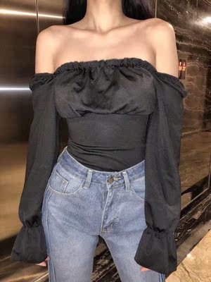 衣服拿到手试穿后真的是惊艳，室内拍写真，出门搭配牛仔裤，很棒，已经推荐给朋友了