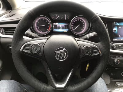 皮质手感很好，装上去方向盘质感立刻不一样，缝了好久才弄好，不过值了！