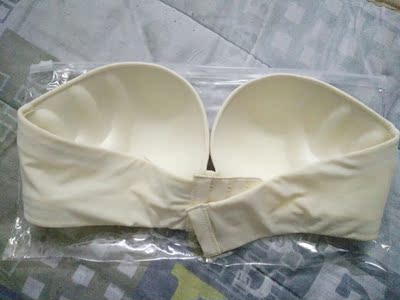 很聚拢， 穿上挺舒适的，有点小性感，用来搭配一字肩小礼服再好不过了，质量杠杠的，值得购买~