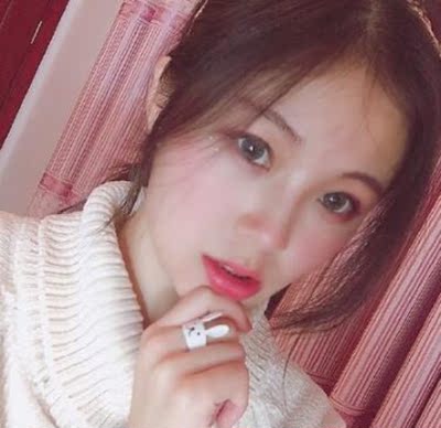 这款喷雾非常干净不留痕迹，用起来也很方便，等几分钟就可以脱了，一点都不费时超级方便的，这个用着也不刺激皮肤不过敏，也不会出现不良的反应，这点非常好，用在腿上的，拿纸巾就可以擦掉，很方便。汗毛脱的很干净的。用过其他家产品，相比之下还是这个好用！用了后腿上的毛全部一下刮干，不痛而且，非常干净不留痕迹。