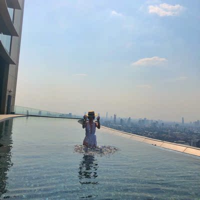 泳衣真的特别好看，很大气，很上镜，要去海边拍美照的小姐姐们一定要加购.