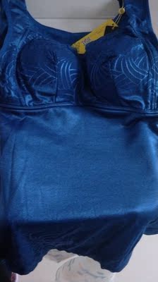 没说有送保暖内衣，收到了一脸懵逼，谢谢卖家，我自从去年年底买了月色，一直都是穿这个牌子的，之前在别家买的。腋下那老是抵着很痛。这家是第一次买。会来追评的。一次性下单两件。还有一件在路上