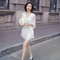 The open design reveals that the collarbone is very feminine ~ micro-loose effect appears a silvery fairy