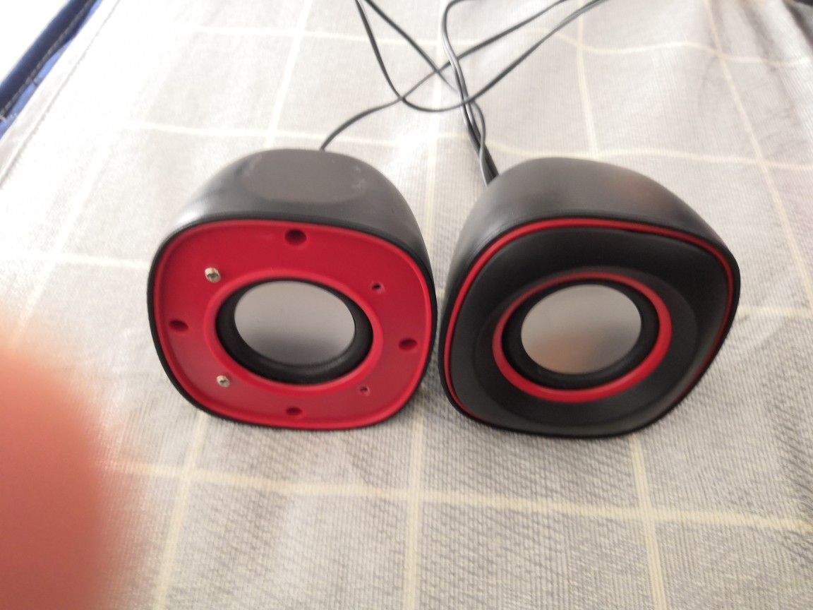 依风采X1电脑多媒体音箱
