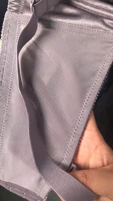 按平时尺码拍的很好穿唯一怕的就是弹力有点太好啦怕越穿越松！在买过的内衣里最好穿的一件没有之一！