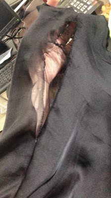 质量真的差!!!我买来一个月 穿了2次 第二次就破了 客服也没啥说的 就说赔个5块让我去修一下 关键破的根本没法修了 下次还是不买这种料子的 质量真的差!!!我买来一个月 穿了2次 第二次就破了 客服也没啥说的 就说赔个5块让我去修一下 关键破的根本没法修了 下次还是不买这种料子的