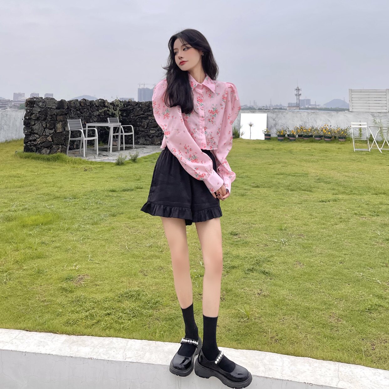 甜酷少女~小碎花减龄粉色衬衫泡泡长袖短款露腰上衣