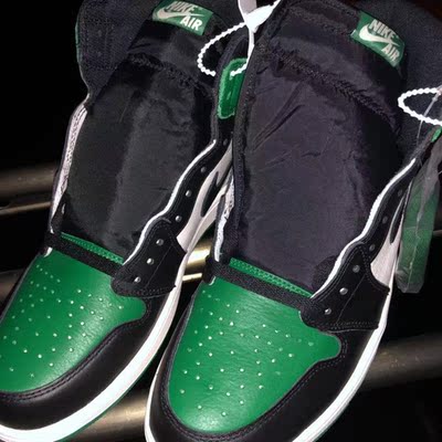 鞋子很好看 卖家态度很好 快递也很快 很喜欢