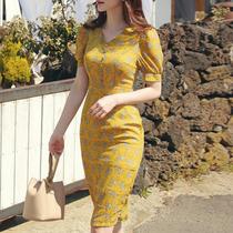 2021 new summer floral dress yellow slim-fit hip female temperament V-neck waist thin bubble sleeve chiffon